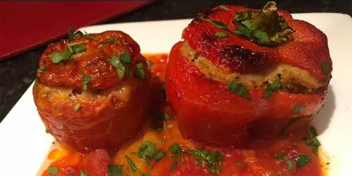 Ardei și roșii umplute cu carne tocată